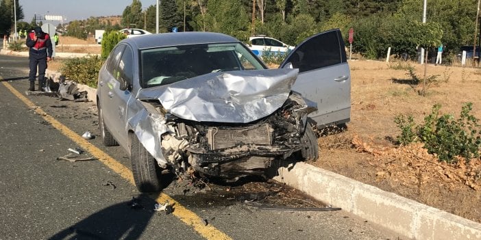 Elazığ’da iki otomobil çarpıştı: 1 ölü, 4 yaralı