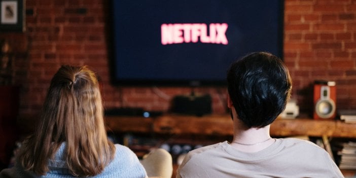 Netflix ücretini ödeyemeyenlere reklamlı paket dönemi