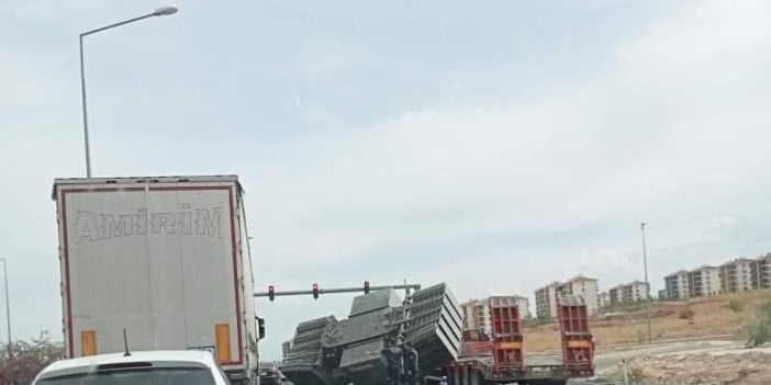 Elazığ'da trafo yüklü tır yan yattı