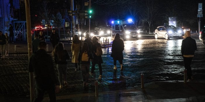 Rus saldırıları nedeniyle altyapısı zarar gören Kiev'de bazı sokaklar  karanlığa büründü