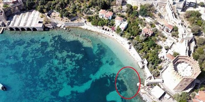 Alanya Kalesi'nde büyük keşif! Dev dalgalar ortaya çıkardı. Yosunların arasından görüldü