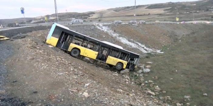 Park halindeyken freni boşalan İETT otobüsü şarampole uçtu