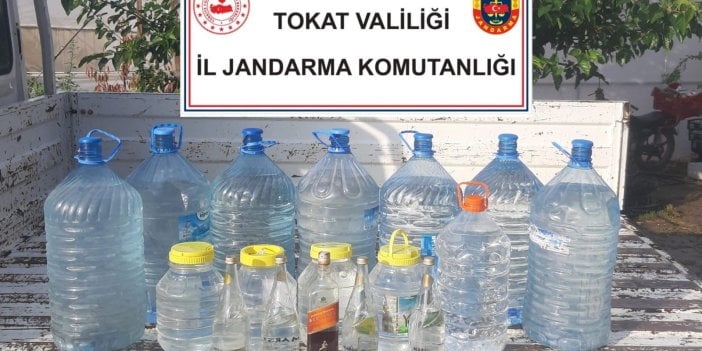 Ahırdan 195 litre kaçak içki çıktı