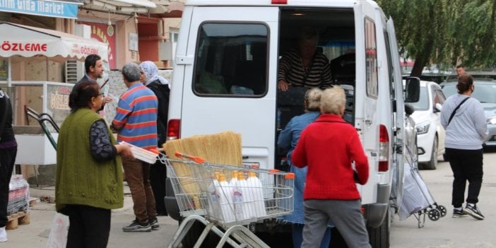 Günlük ekmeklerini bile Edirne'den alıyorlar. Bulgarlar market arabalarıyla alışveriş yarışına girdi.