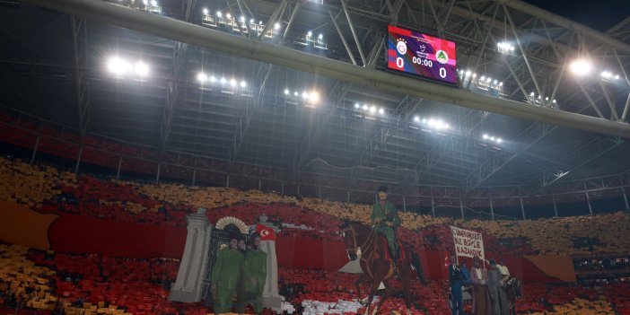 Galatasaraylı taraftarlardan AKP'yi kızdıracak gösteri. 50 bin kişi Türkiye Laiktir Laik kalacak - Mustafa Kemal'in askerleriyiz diye bağırdı