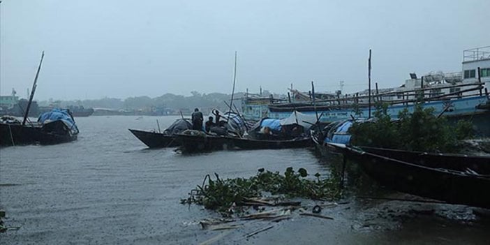 Bangladeş'te 'Sitrang' fırtınası: 13 ölü