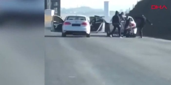 Trafikte avukata feci dayak: Plakası kapalı otomobilden indiler tekme tokat dövdüler