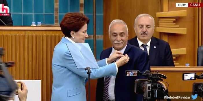 Ahmet Eşref Fakıbaba İYİ Parti'de. Meral Akşener rozetini taktı