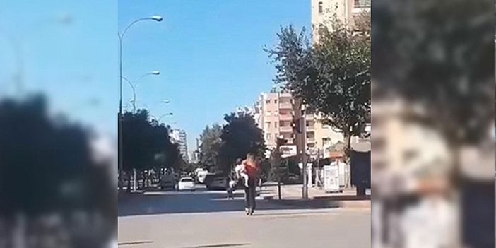 Ölümlere neden olan scooterda bebeğini taşıdı! 1'i bebek 3 kişi yolculuk etti