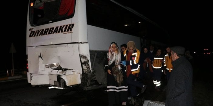 Sivas'ta yola çıkan at zincirleme kazaya neden oldu: 15 yaralı