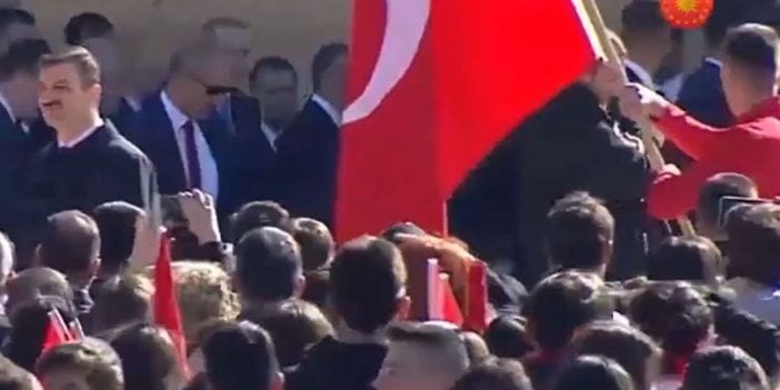 Anıtkabir’de Erdoğan sloganı attılar. Yine aynı organizasyon!