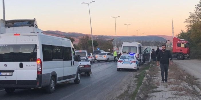 Kastamonu'da otomobil tıra çarptı: 1 yaralı