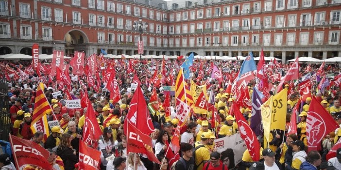 Enflasyonun yüzde 10'a çıkması üzerine İspanya'da protestolar başladı.Türkiye'de resmi rakamlar yüzde 85