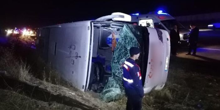 Nevşehir'de Yeniden Refah Partisi otobüsü devrildi