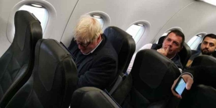 Boris Johnson tarifeli Türk uçağında görüldü. Yazık ya niye senin özel uçağın yok