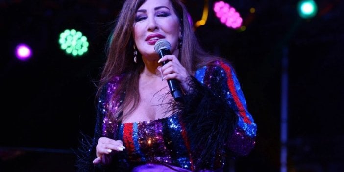 Oyuncu Meltem Cumbul, Nükhet Duru'yu Amerika konserinde yalnız bırakmadı. Dansı olay oldu