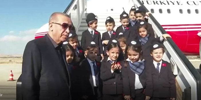 Hoş geldin Tayyip Dede. Kondüktör elbisesi giydirilen çocuklar Erdoğan'ı karşıladı