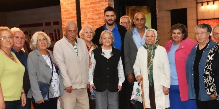 Tolgahan Sayışman huzurevi sakinleri için sinema salonu kapattı