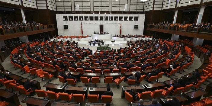 Parmak boyası teklifi AKP  ve MHP oylarıyla reddedildi. CHP seçimde hile yapılmasın diye önerdi