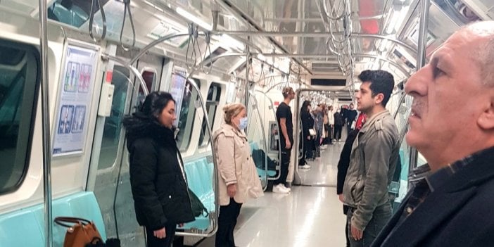 Metroda Ata'ya saygı duruşu. Yüzlerce Kasım geçse de hep yüreğimizde