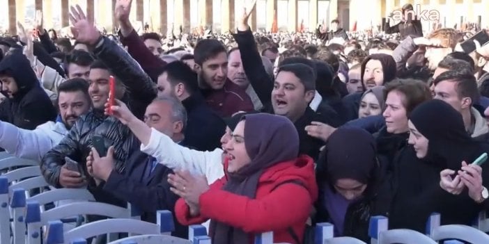 Anıtkabir’de saygısızlık.  “Her yer Tayyip her yer Erdoğan”