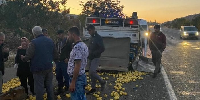 Tekeri patlayan kamyon kontrolden çıkarak devrildi