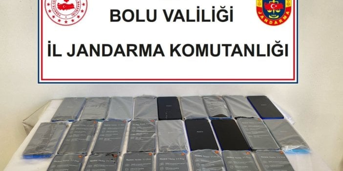 Yolcu otobüsünde 25 kaçak cep telefonu ele geçirildi