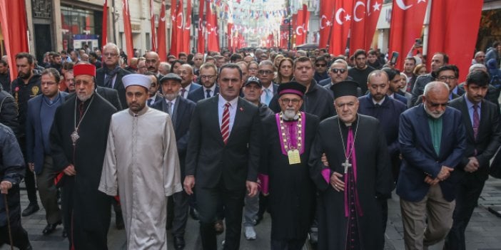 İstiklal'de büyük yürüyüş. 39 Ülkenin temsilcisi ve dini kanaat önderleri bir araya geldi