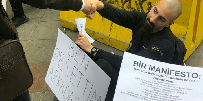 Bir türlü kız arkadaş edinemeyen genç pes ettiğini bildiri basarak ilan etti