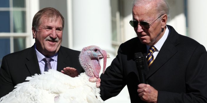 ABD Başkanı Joe Biden iki hindiyi affetti