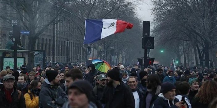 Fransa’da çalışanlar ‘iş yoğunluğu’ nedeniyle greve gitti