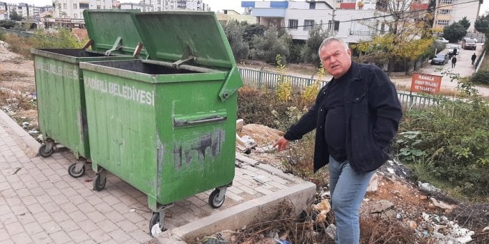 Çöpe atılan çuvaldan yavru köpekler çıktı