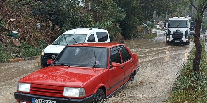 Bodrum'da sağanak ve fırtına! Cadde ve sokaklar suyla doldu