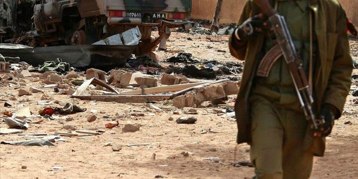 Mali'de sivillerin kaldığı kampa düzenlenen saldırıda 11 kişi öldü