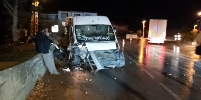 Bursa'da minibüs duvara çarptı: 1 yaralı