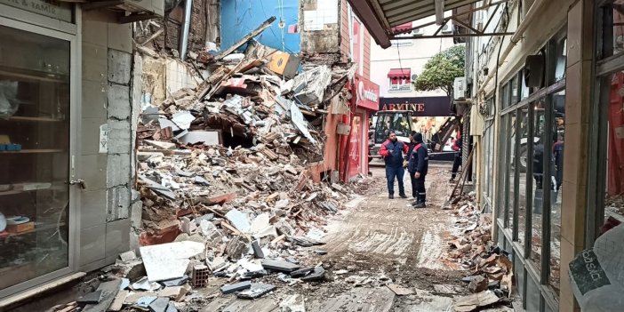 Depremde yıkılan eğlence merkezi enkazı kaldırıldı