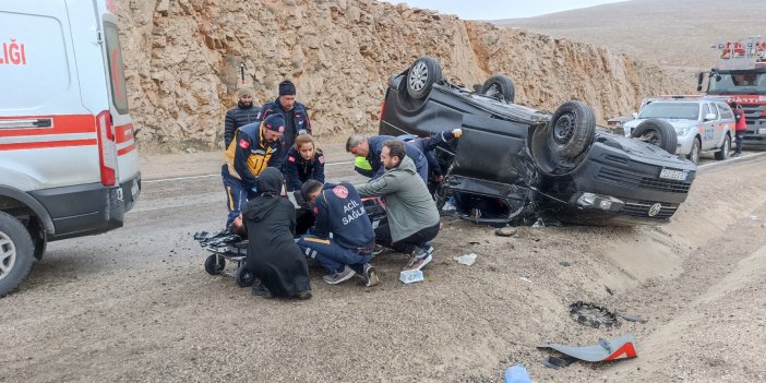 Sivas'ta minibüs takla attı: 4 yaralı