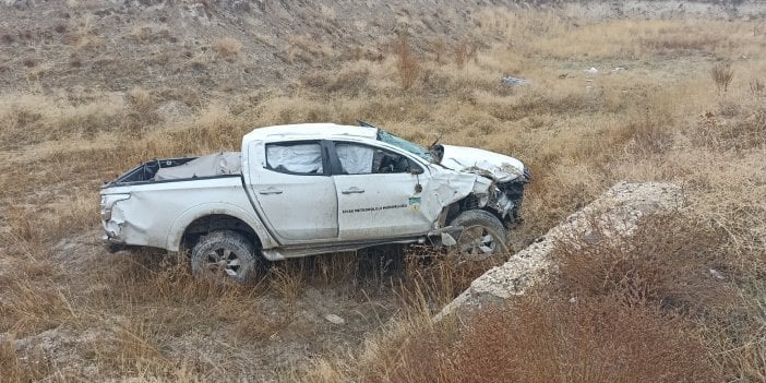 Kontrolden çıkan kamyonet şarampole uçtu: 1’ağır 3 yaralı