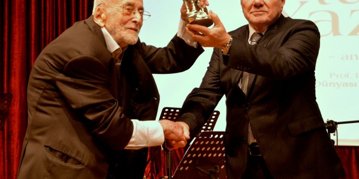 Turan Yazgan'ı anma gecesinde Orhan Türkdoğan'a ödül