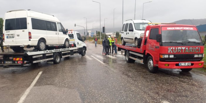 Zonguldak'ta iki araç kafa kafaya çarpıştı: 2 yaralı