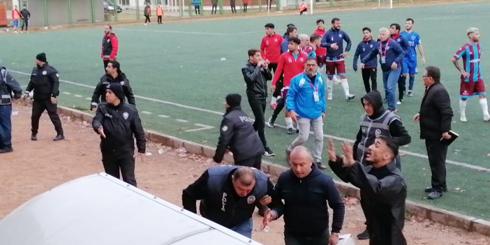 Bursa'da olaylı maç: 1'i polis 2 yaralı