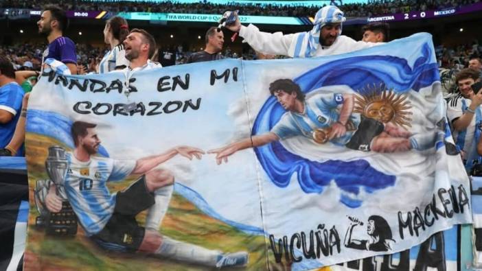 Michelangelo ve Messi. “Messi mi, Maradona mı” tartışmasını bitiren pankart