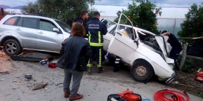 Antalya'da feci kaza. 2 ölü 3 kişi yaralandı