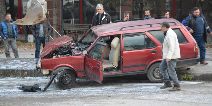 Giresun'da otomobil aydınlatma direğine çarptı: 4 kişi yaralandı