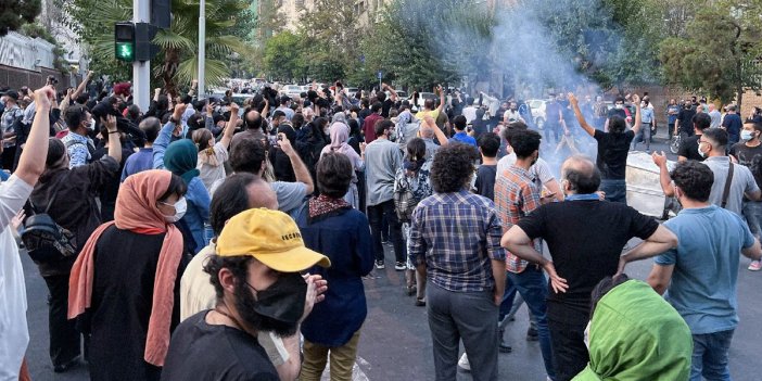 İran’da ölen gösterici sayısı 448’e yükseldi