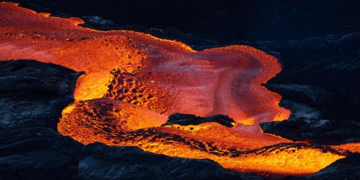 Hawaii'deki Mauna Loa Yanardağı lav kusuyor
