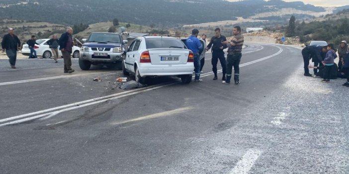 Mersin'de otomobil ile pikabın çarpıştığı kazada 9 kişi yaralandı