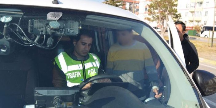 Polise yakalanan 12 yaşındaki sürücü: Ağabey kaç para ceza yedim