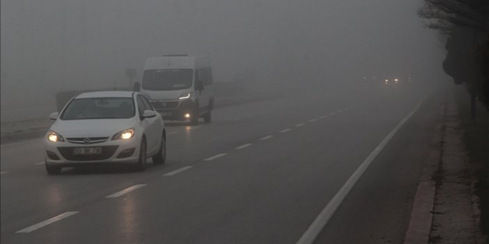 Afyonkarahisar'da sis nedeniyle görüş mesafesi düştü