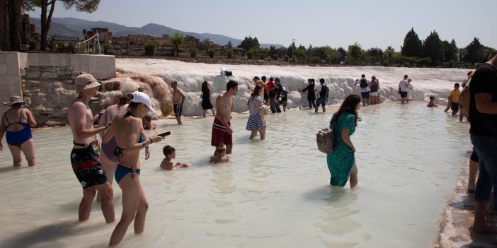 ‘Beyaz cennet’ Pamukkale'yi 11 ayda 1,9 milyon kişi gezdi
